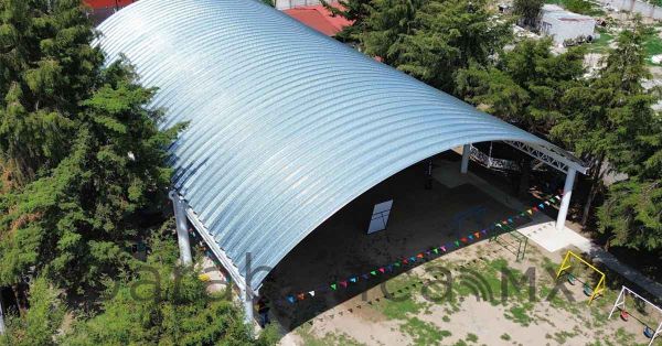 Entrega Pepe Chedraui techado con captador pluvial en jard&iacute;n de ni&ntilde;os