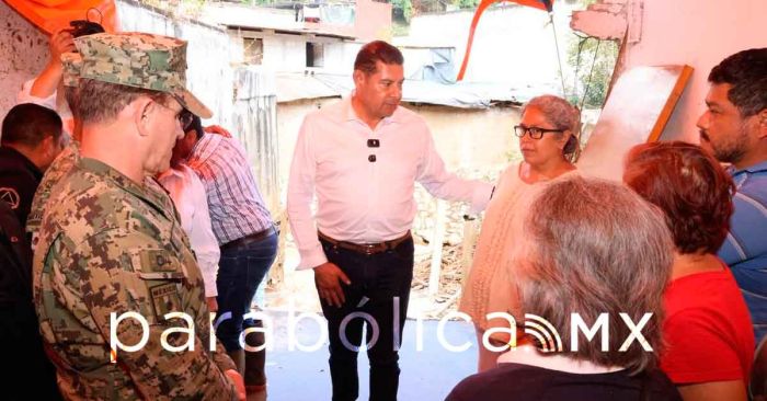 Supervisa Armenta limpieza y reconstrucción de viviendas afectadas en Huauchinango