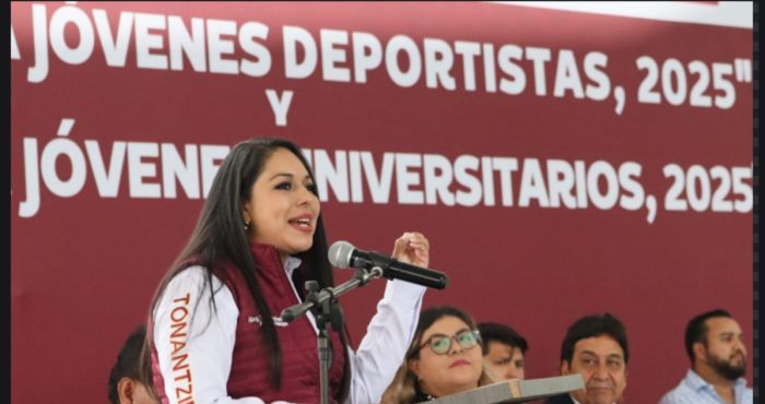 Entrega Tonantzin Fern&aacute;ndez becas a j&oacute;venes estudiantes y deportistas