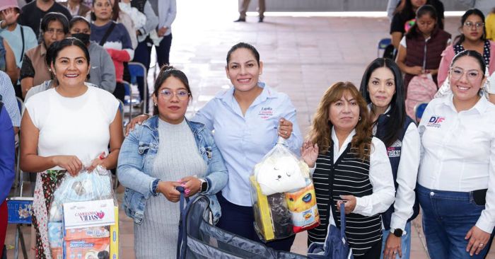 Entrega Lupita Cuautle kits a futuras mamás