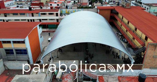 Entrega Pepe Chedraui techado escolar en la Primaria Pacheco y Henning