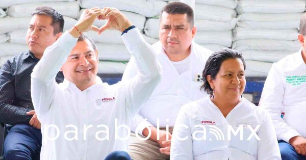 Fortalece Armenta el campo y obra comunitaria con apoyos por 20 mdp en Tepeojuma