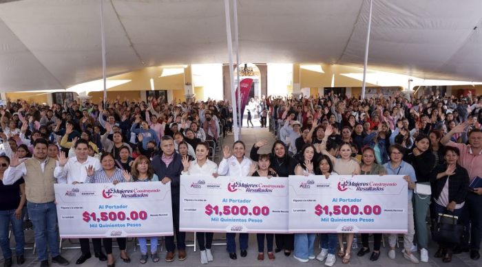 Entrega Lupita Cuautla apoyos del programa “Mujeres Construyendo Resultados”