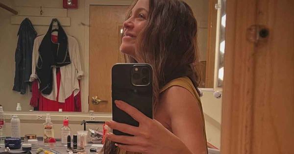 Anuncia Natalia Lafourcade su embarazo