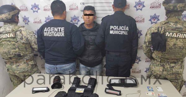 Detienen a falso ministerial a bordo de patrulla fake