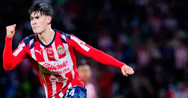 Gana Chivas con dramatismo ante Pumas en C.U.