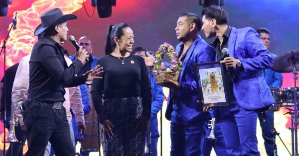 Lleno total en Teatro del Pueblo con la Original Banda el Limón en Feria de Atlixco