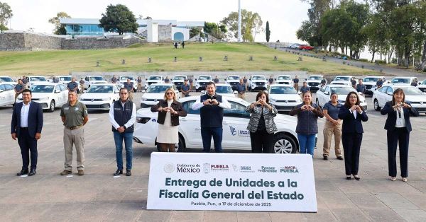 Entrega Armenta 50 unidades a la Fiscal&iacute;a de Puebla