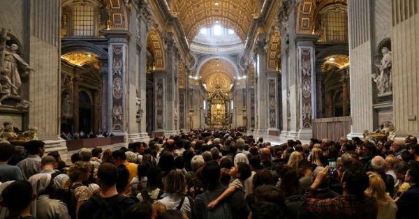 Suben costos de vuelos y hoteles en Roma hasta 60% por funeral del papa
