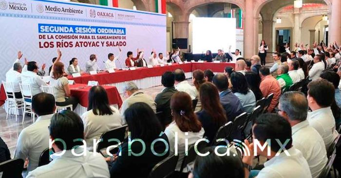 Firma Salom&oacute;n Jara convenio sanear r&iacute;os Atoyac y Salado en Oaxaca