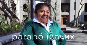Reconocen a enfermera del IMSS Puebla por trayectoria en comunidades de la Sierra Norte