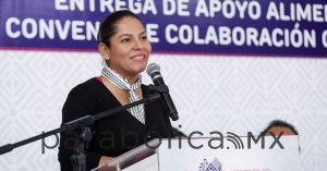 Entrega Lupita Cuautle apoyos alimentarios en colaboraci&oacute;n con Industrias Bachoco