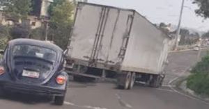 Frustran asalto a tractocami&oacute;n en San Pablo Xochimehuacan