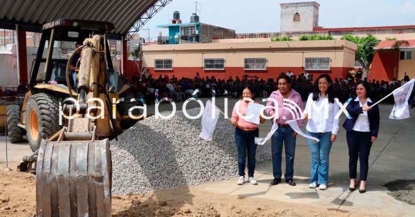 Inicia Ariadna Ayala la construcci&oacute;n de un comedor escolar en Atlixco