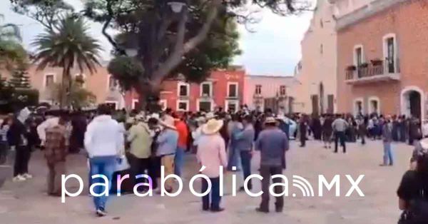 Asfixian manifestantes a Atlixco