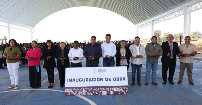 Entrega Omar Mu&ntilde;oz arco techo en Bachillerato General &ldquo;5 de Mayo&rdquo;