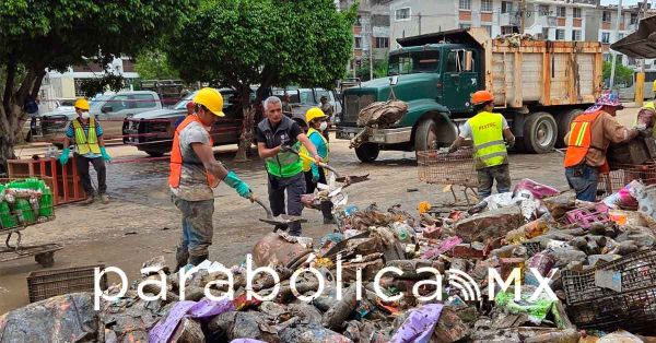 Apoyan equipos de emergencia de CDMX zona siniestrada en la huasteca