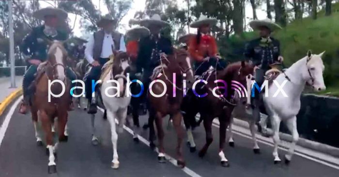 Encabeza Armenta una cabalgata en la zona de Los Fuertes