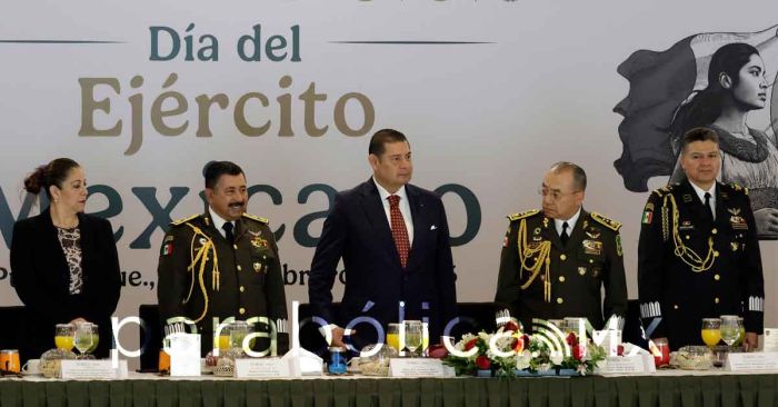 Encabeza Armenta la ceremonia conmemorativa del Día del Ejército Mexicano