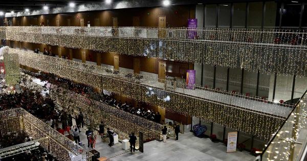 Destacan fraternidad y convivencia en el encendido del &aacute;rbol navide&ntilde;o del Congreso