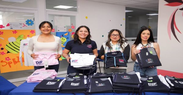 Entregan uniformes al personal del Sistema Municipal DIF de SACH