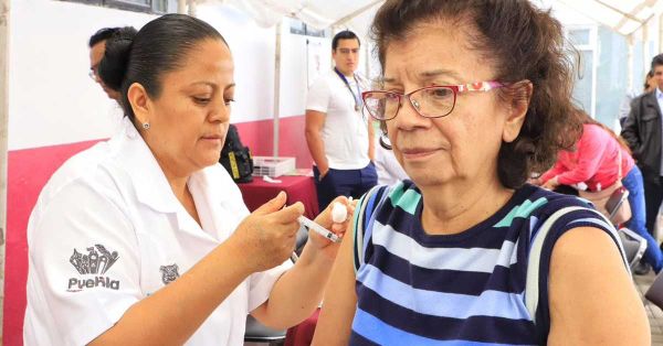 Inicia DIF Puebla el mes rosa con Jornada de Salud en Unidad Médica Integral