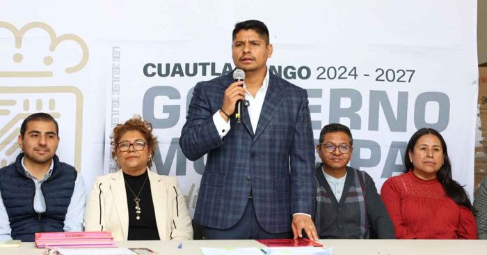 Entregan Omar Muñoz y Tere Alfaro desayunos fríos a escuelas