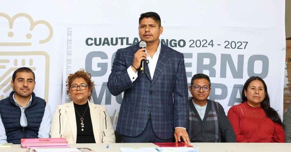 Entregan Omar Muñoz y Tere Alfaro desayunos fríos a escuelas