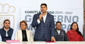 Entregan Omar Mu&ntilde;oz y Tere Alfaro desayunos fr&iacute;os a escuelas