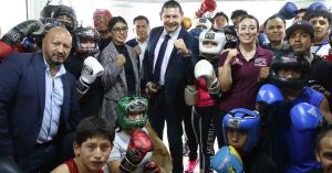 Visita Alejandro Armenta gimnasio de la entrenadora Shirley Ann Mu&ntilde;oz Flores