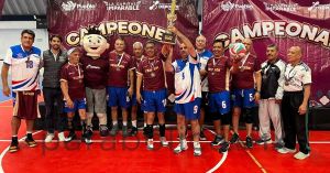 Participan adultos mayores en Torneo de Barrios de Cachibol