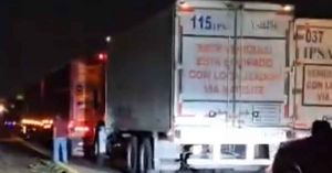 Bloquean choferes la Vía Atlixcáyotl y la federal a Atlixco por homicidio de compañero