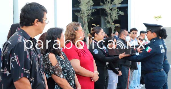 Devela SSC placas en honor a polic&iacute;as ca&iacute;dos en Bosques de San Sebasti&aacute;n