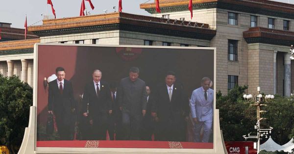 Inauguran Putin y Xi Jinping desfile por fin de la segunda guerra mundial