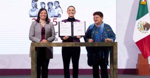 Env&iacute;a Sheinbaum reformas para art&iacute;culos 40 y 19
