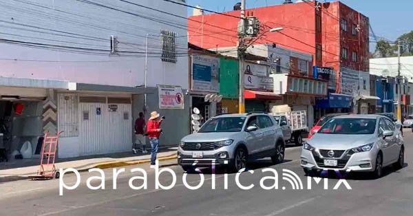 Realizan caravana contra los parqu&iacute;metros en la capital