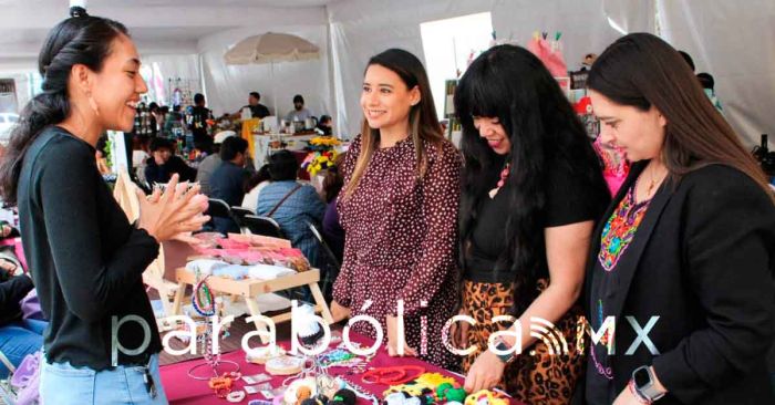 Participan más de 50 emprendimientos en el Mercadito de las Juventudes