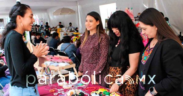 Participan m&aacute;s de 50 emprendimientos en el Mercadito de las Juventudes