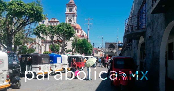 Se manifiestan mototaxistas en Chietla