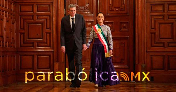 Visti&oacute; Sheinbaum para el Grito un vestido bordado en Tlaxcala