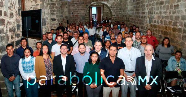 Certifica Ayuntamiento de Zacatlán a responsables de obra