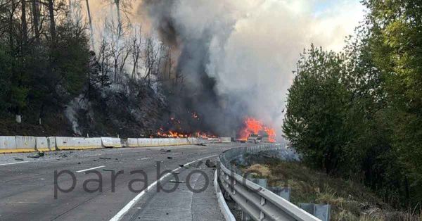 Cierran la México-Puebla por choque e incendio de una pipa