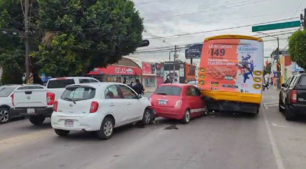 Aparatoso accidente en la 31 Poniente y 31 Sur en Puebla capital