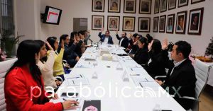 Entrega DIF estatal en adopci&oacute;n a una ni&ntilde;a y un ni&ntilde;o a familias