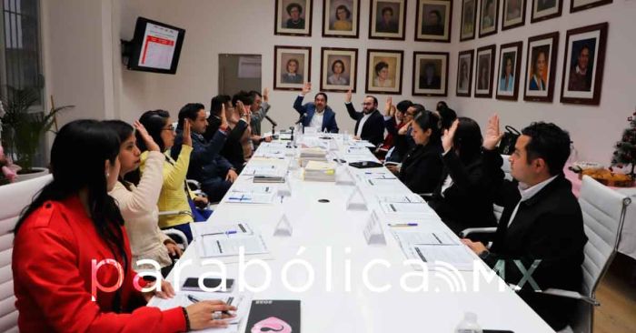 Entrega DIF estatal en adopci&oacute;n a una ni&ntilde;a y un ni&ntilde;o a familias