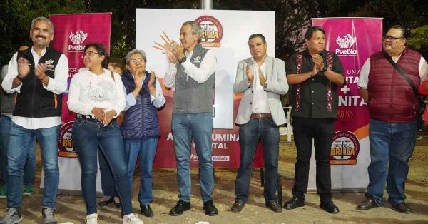 Entrega Pepe Chedraui alumbrado LED en fraccionamiento Maravillas