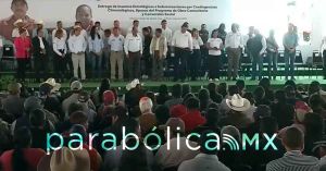 Entrega Armenta insumos para la transformación del campo poblano en Chalchicomula de Sesma