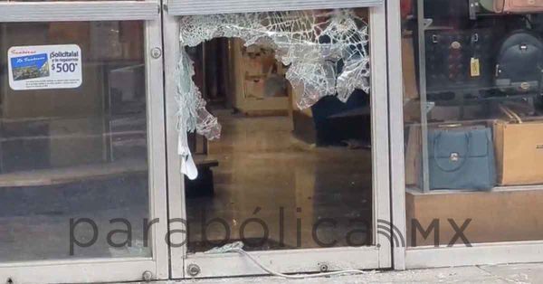 Vuelven a dar cristalazo a Sanborns del Centro Hist&oacute;rico