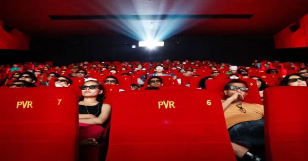 Demandan a una cadena de cines por soportar media hora de anuncios