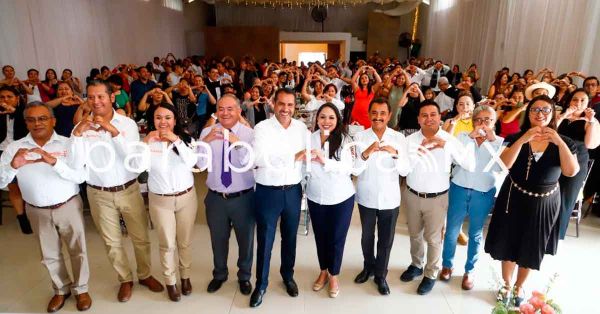 Reconoce Tonantzin Fern&aacute;ndez la vocaci&oacute;n y compromiso del magisterio cholulteca